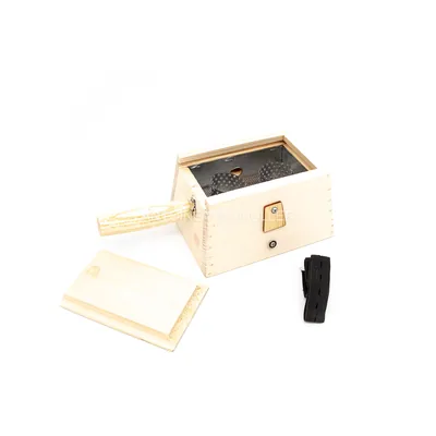 Vue 5 de Boîte à Moxa – Moxa Box – en bois
